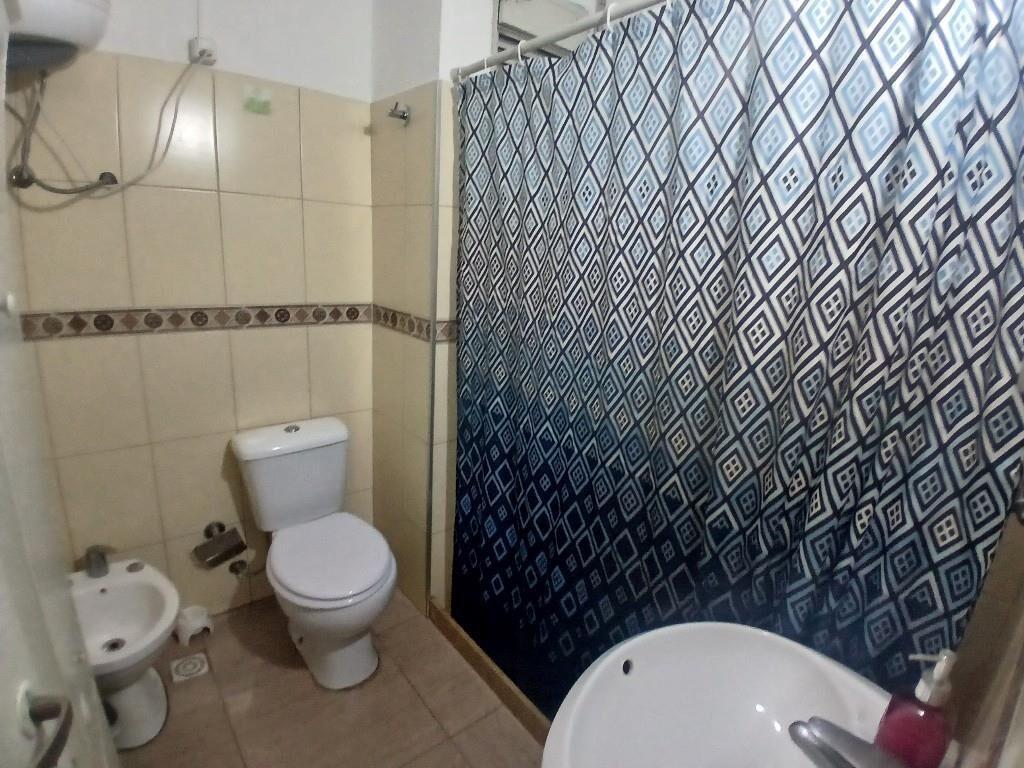 PAL VENDE, AP. FRENTE 2 DORM. BALCON, A 50MTS.DEL EVANGELICO