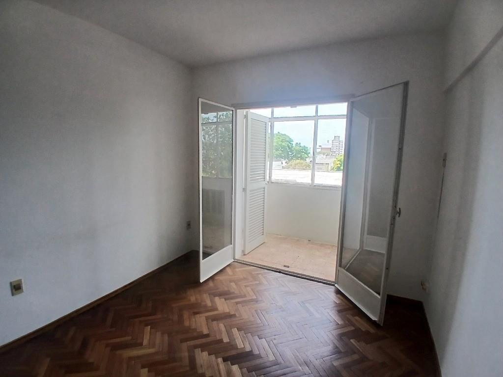 PAL VENDE, AP. FRENTE 2 DORM. BALCON, A 50MTS.DEL EVANGELICO