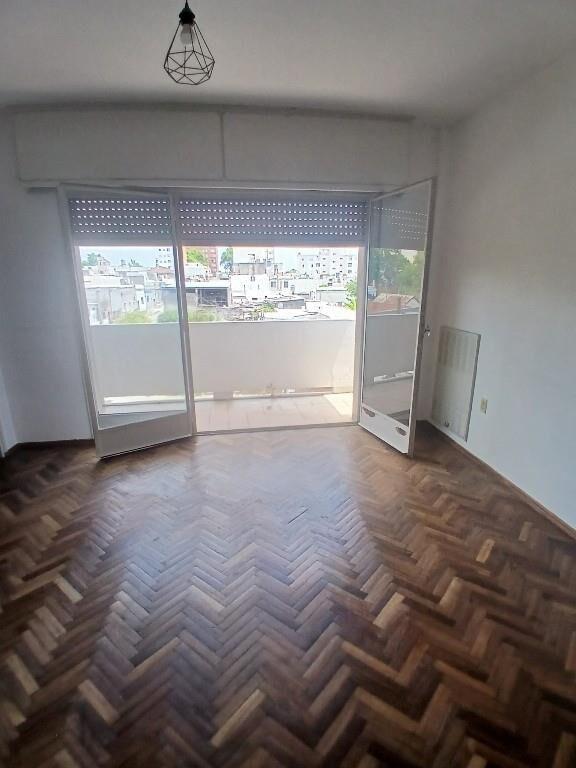 PAL VENDE, AP. FRENTE 2 DORM. BALCON, A 50MTS.DEL EVANGELICO