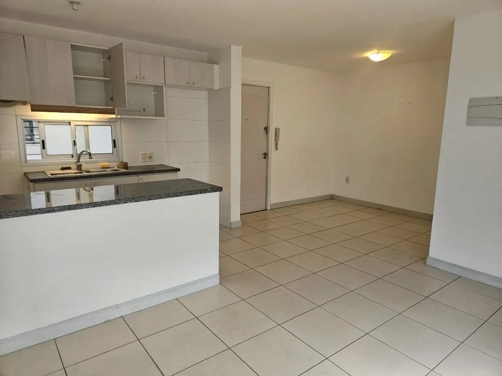 1 dormitorio, g.c $3.000, barbacoa. Impecable estado