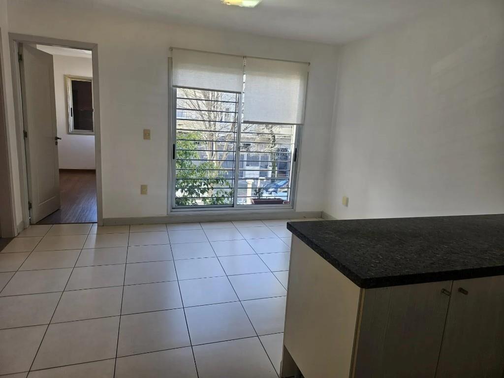 1 dormitorio, g.c $3.000, barbacoa. Impecable estado