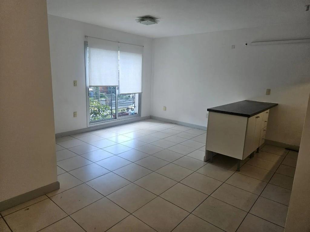 1 dormitorio, g.c $3.000, barbacoa. Impecable estado