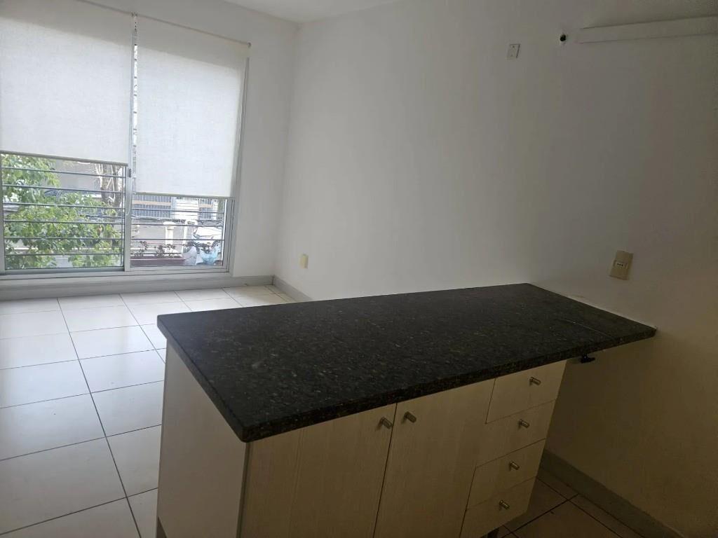 1 dormitorio, g.c $3.000, barbacoa. Impecable estado