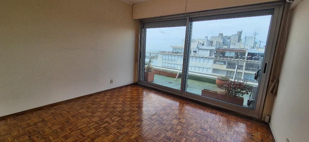 VENTA PENTHOUSE PISO 10 EN POCITOS AV.BRASIL 3 DORMITORIOS