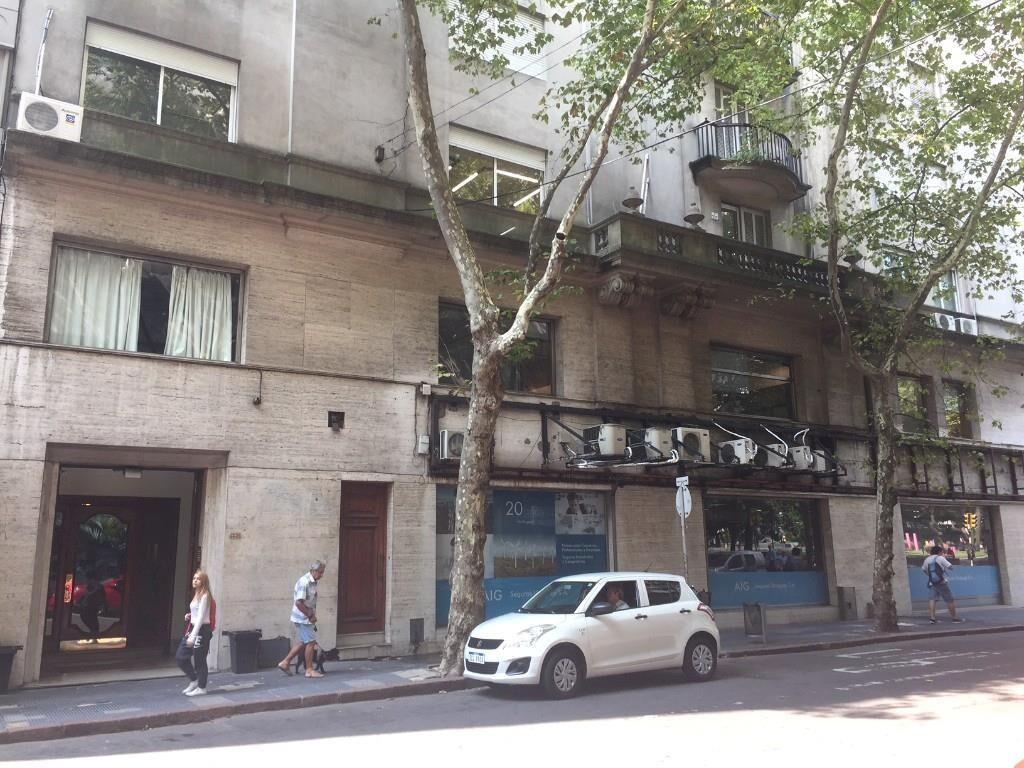 VENTA ESCRITORIO - COLONIA Y JULIO HERRERA Y OBES