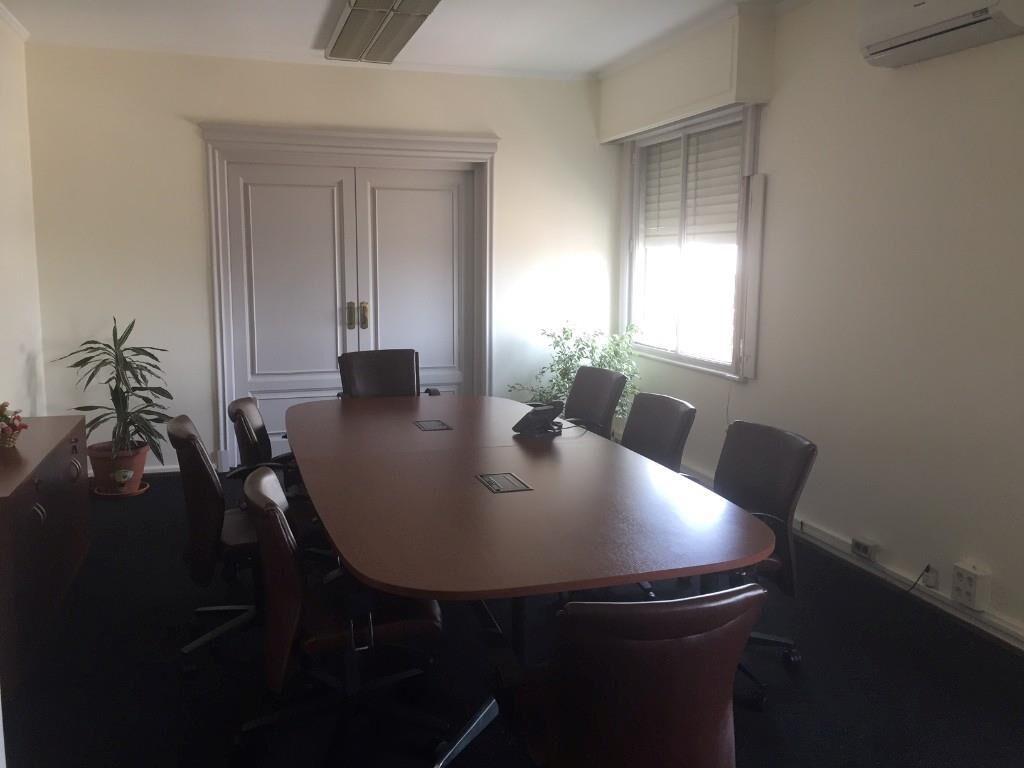 VENTA ESCRITORIO - COLONIA Y JULIO HERRERA Y OBES