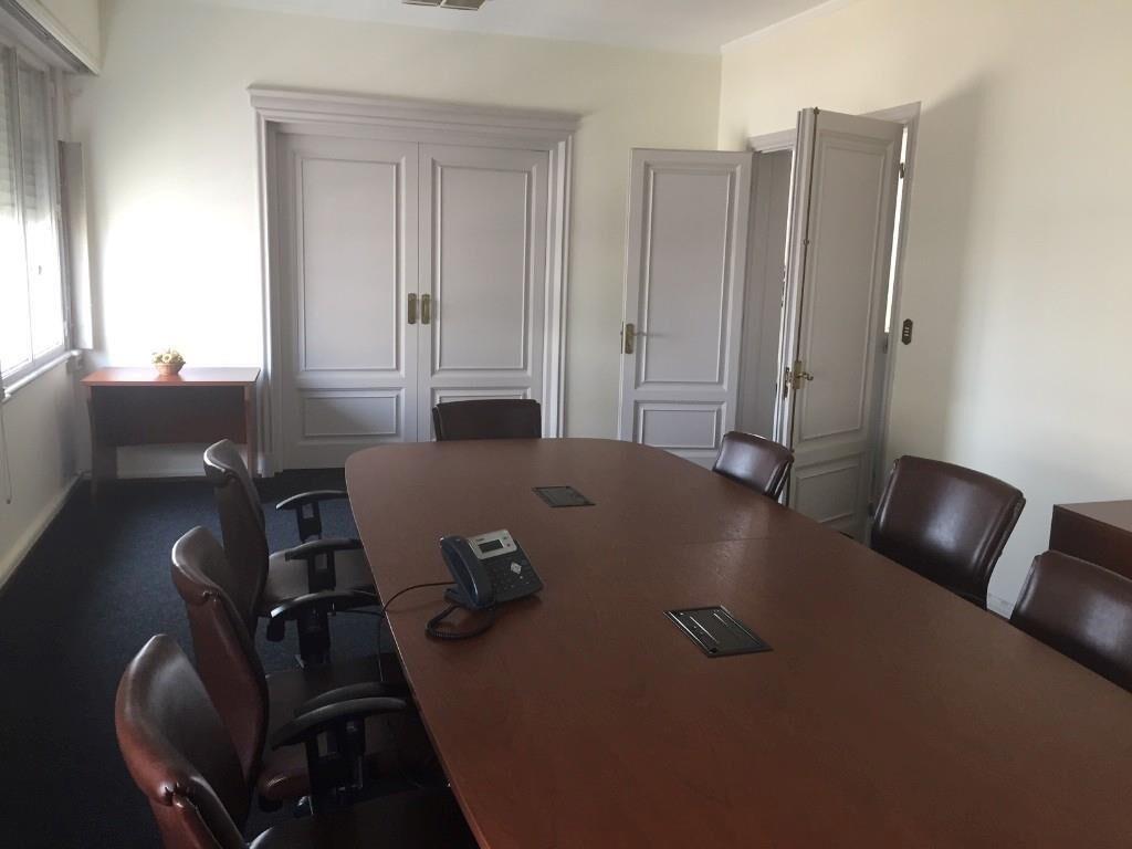 VENTA ESCRITORIO - COLONIA Y JULIO HERRERA Y OBES