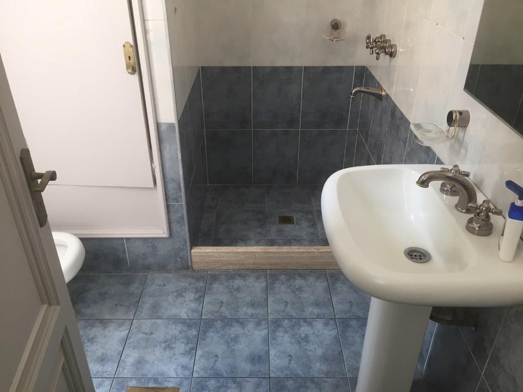VENTA ESCRITORIO - COLONIA Y JULIO HERRERA Y OBES