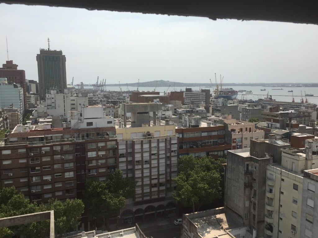 VENTA ESCRITORIO - COLONIA Y JULIO HERRERA Y OBES