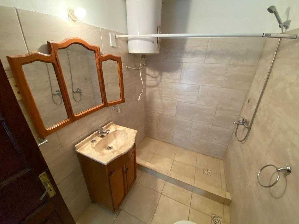 VENTA CASA MALVIN DE ESTILO AMPLIO JARDIN Y FONDO CON RENTA