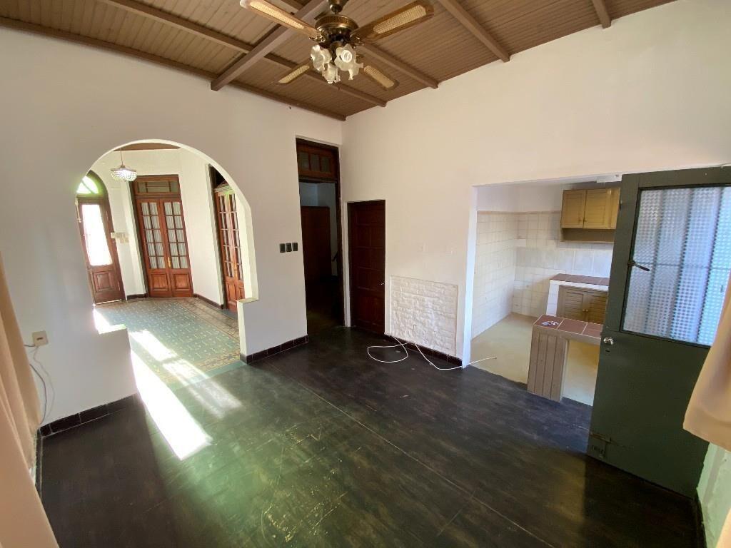 VENTA CASA MALVIN DE ESTILO AMPLIO JARDIN Y FONDO CON RENTA