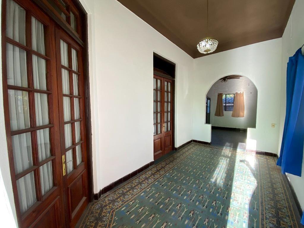 VENTA CASA MALVIN DE ESTILO AMPLIO JARDIN Y FONDO CON RENTA