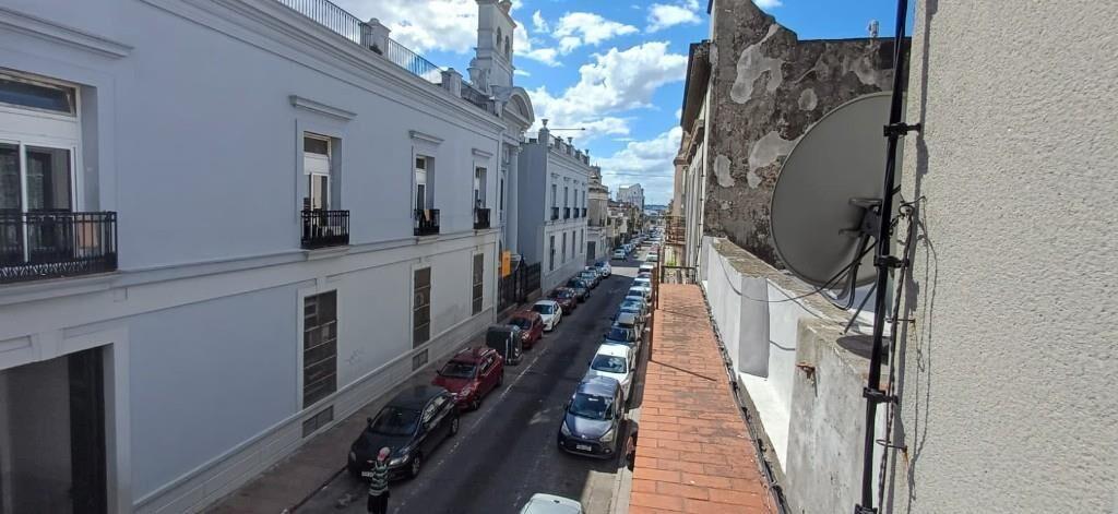VENTA CASAS ESTILO CIUDAD VIEJA 6 HABITACIONES MACIEL Y 25