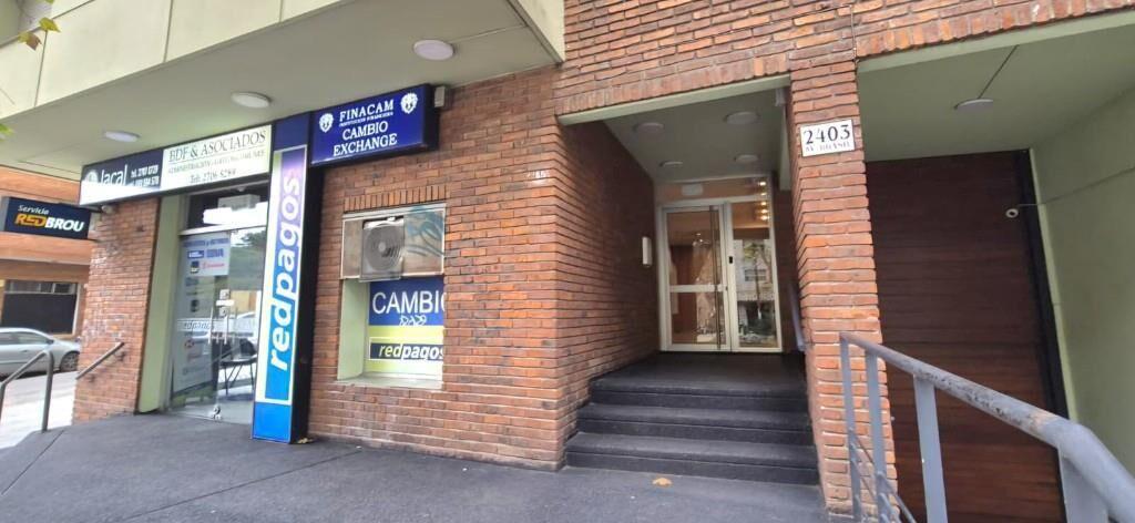 Venta Apartamento EN POCITOS AL FRENTE con gran patio