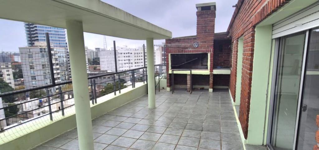 Venta Apartamento EN POCITOS AL FRENTE con gran patio
