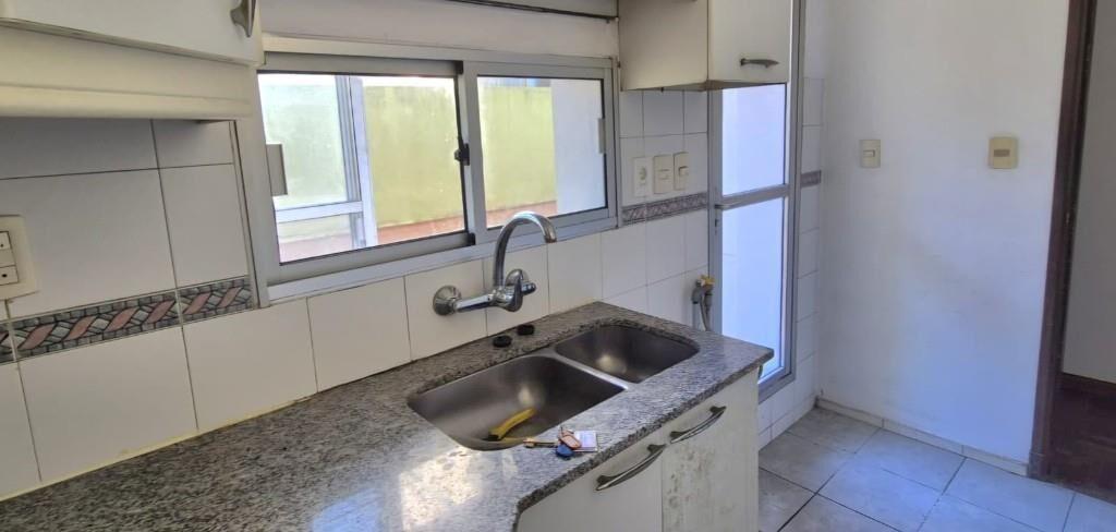Venta Apartamento EN POCITOS AL FRENTE con gran patio