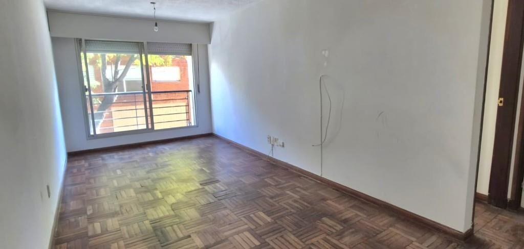 Venta Apartamento EN POCITOS AL FRENTE con gran patio