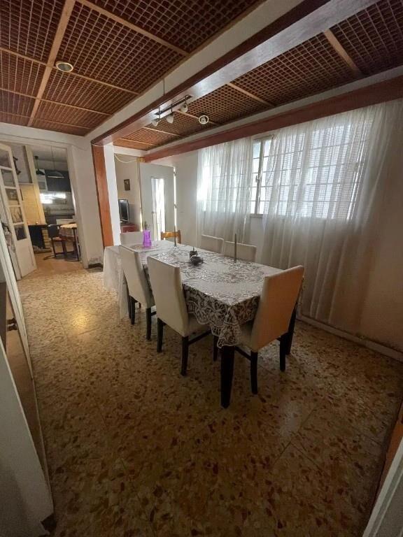 HERMOSA CASA EN PADRON UNICO CON APTO AL FONDO