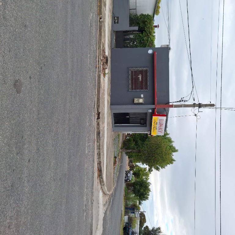 Local comercial con cámara de frío + galpón en esquina | Car