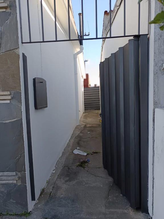 CONTACTO PROPIEDADES ALQUILA CASA DE TRES DORMITORIOS