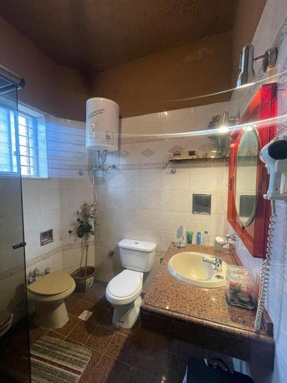 PARQUE BATLLE. VENDE CASA PADRON UNICO, 3 DORM, GARAGE, BCOA