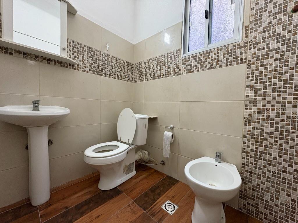 ALQUILE APTO DE 1 DORMITORIO CON COCINA DEFINIDA EN CENTRO
