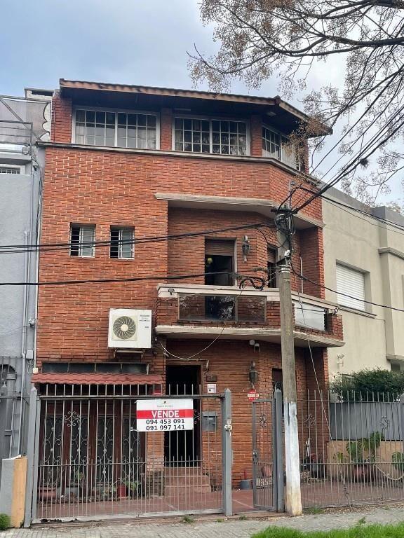 PARQUE BATLLE. VENDE CASA PADRON UNICO, 3 DORM, GARAGE, BCOA