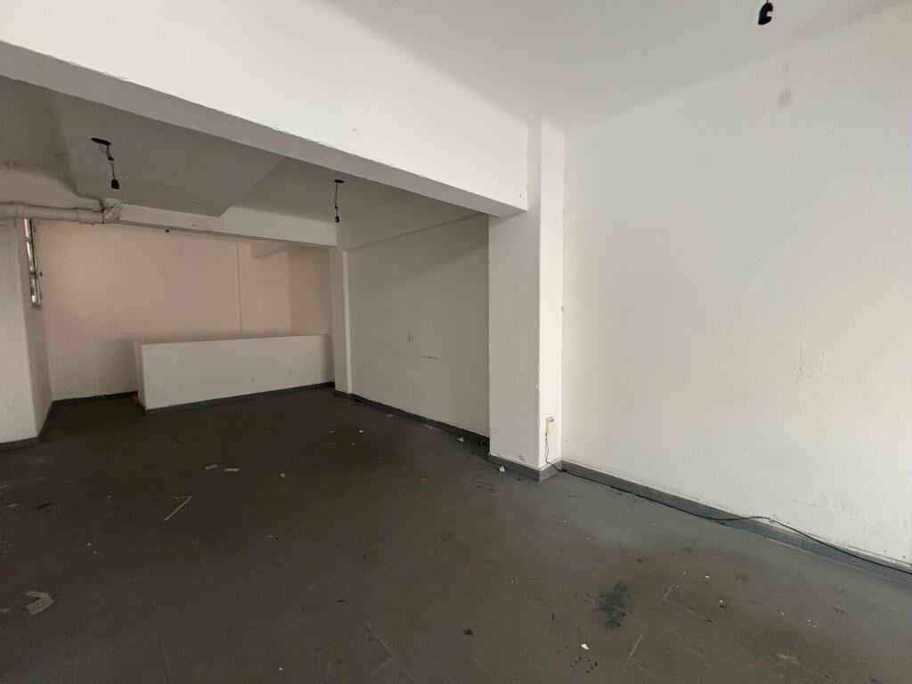 DIRI EJIDO Y PAYSANDU - LOCAL EN 3 NIVELES 87m2