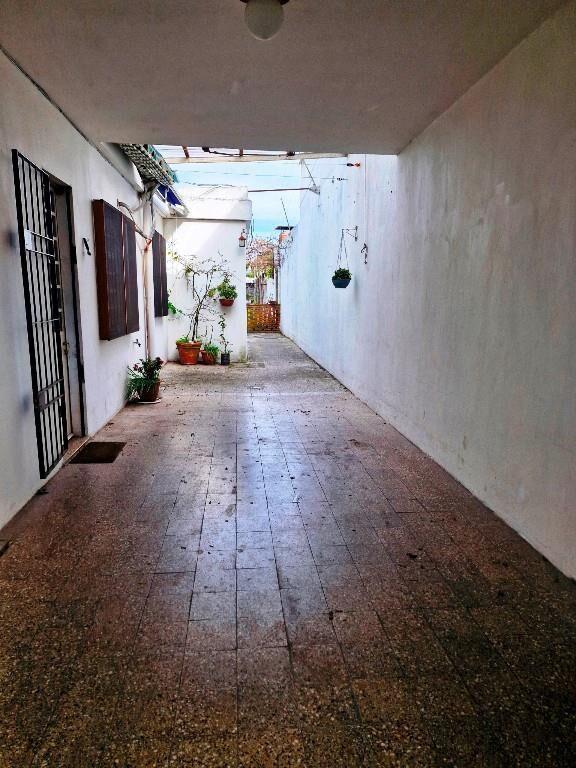DUEÑO VENDE CASA EXCELENTE CON GRAN FONDO CON FRUTALES