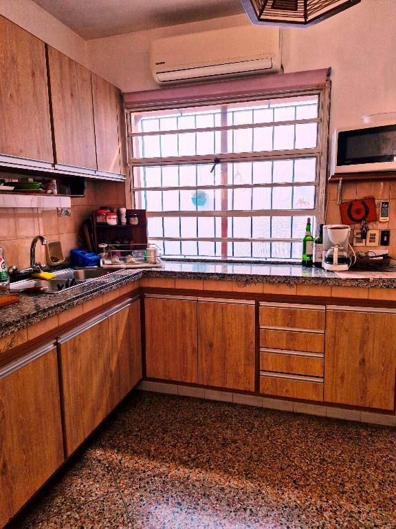 DUEÑO VENDE CASA EXCELENTE CON GRAN FONDO CON FRUTALES