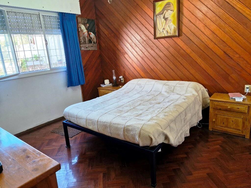 DUEÑO VENDE CASA EXCELENTE CON GRAN FONDO CON FRUTALES