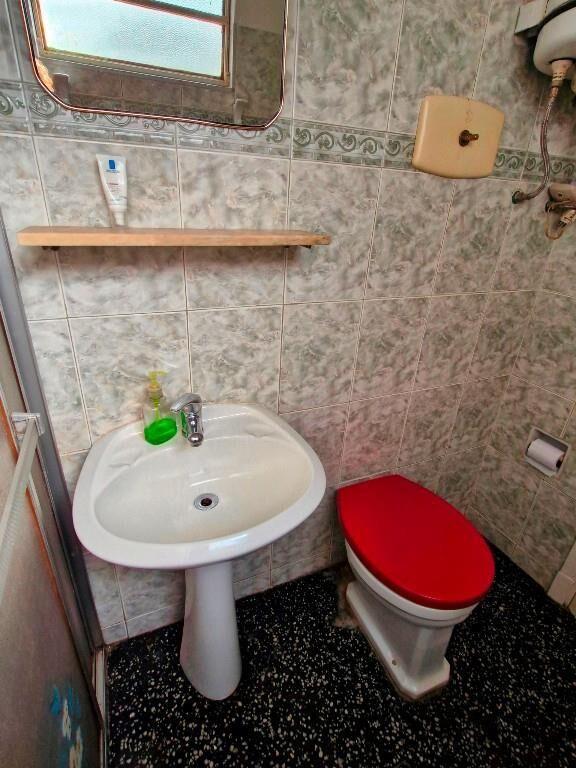 DUEÑO VENDE CASA EXCELENTE CON GRAN FONDO CON FRUTALES