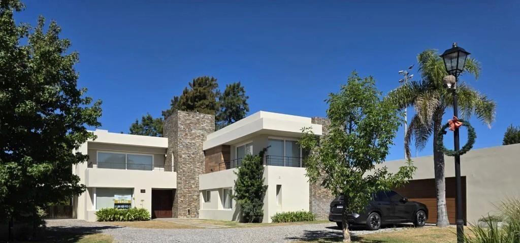 Casa Moderna en barrio los Olivos