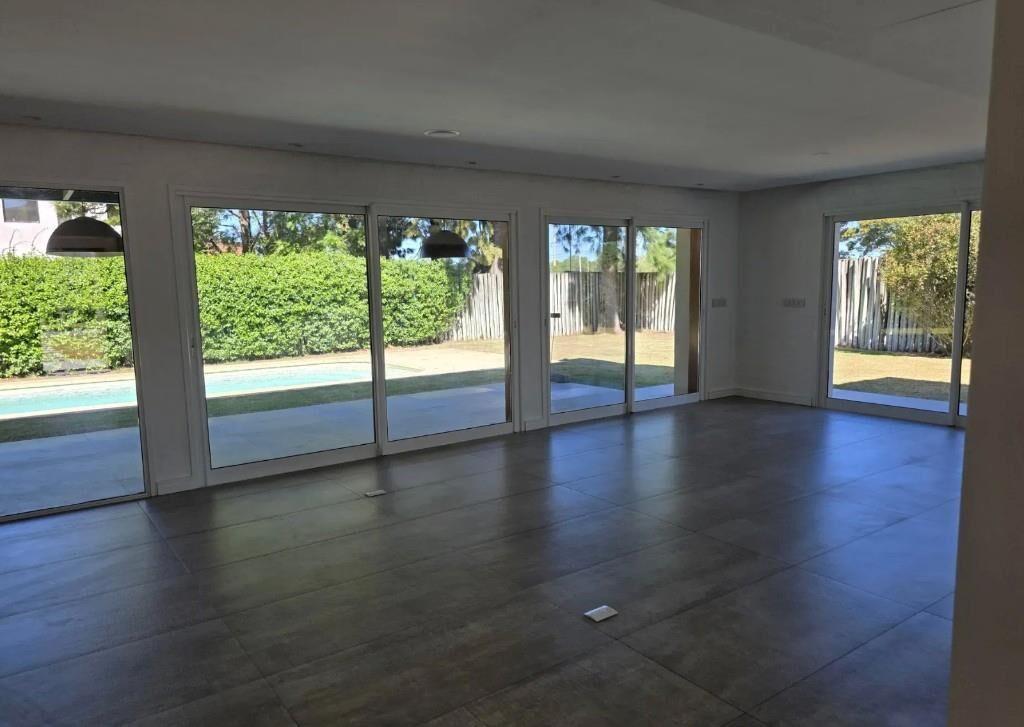 Casa Moderna en barrio los Olivos