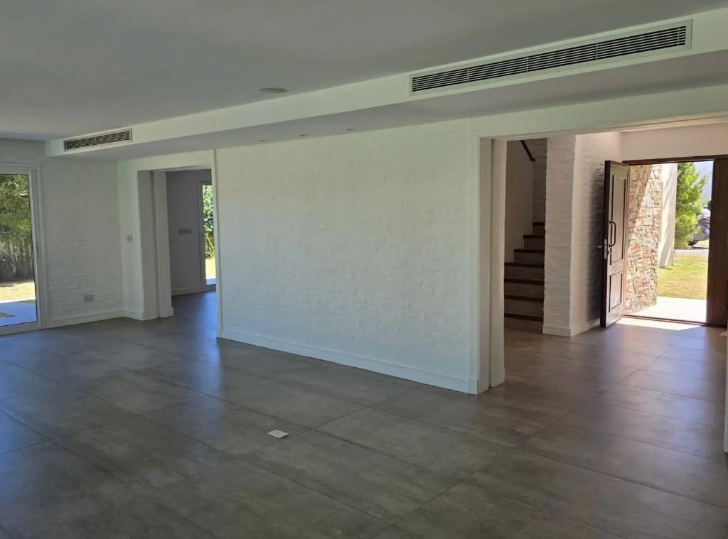 Casa Moderna en barrio los Olivos
