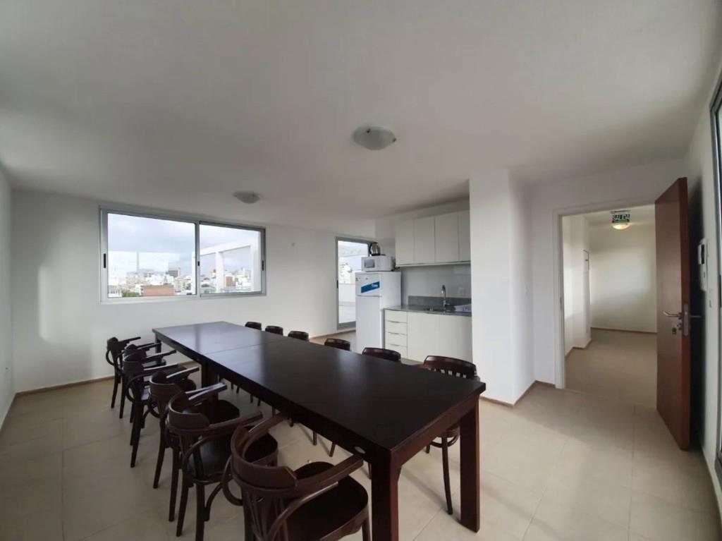 Apartamento En Alquiler, 1 Dormitorio, Centro, Con Garage