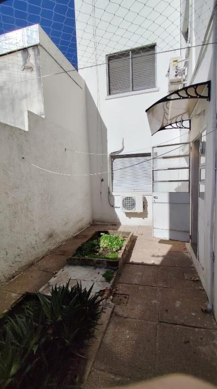 Apto impecable, 1 dormitorio, patio 20m2, gastos bajos 1900