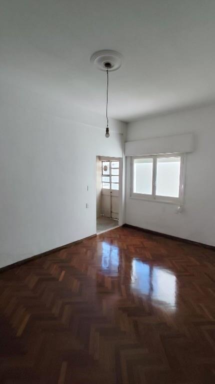 Apto impecable, 1 dormitorio, patio 20m2, gastos bajos 1900