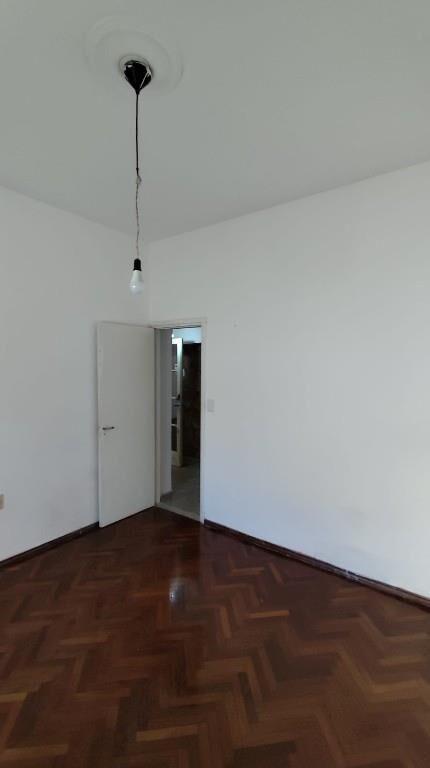 Apto impecable, 1 dormitorio, patio 20m2, gastos bajos 1900