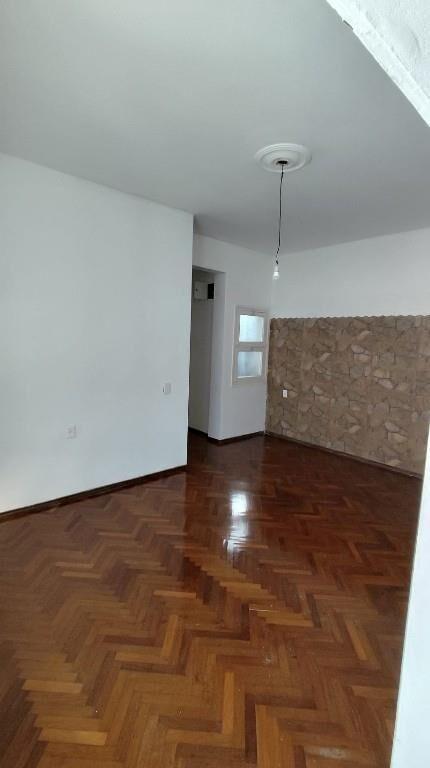 Apto impecable, 1 dormitorio, patio 20m2, gastos bajos 1900