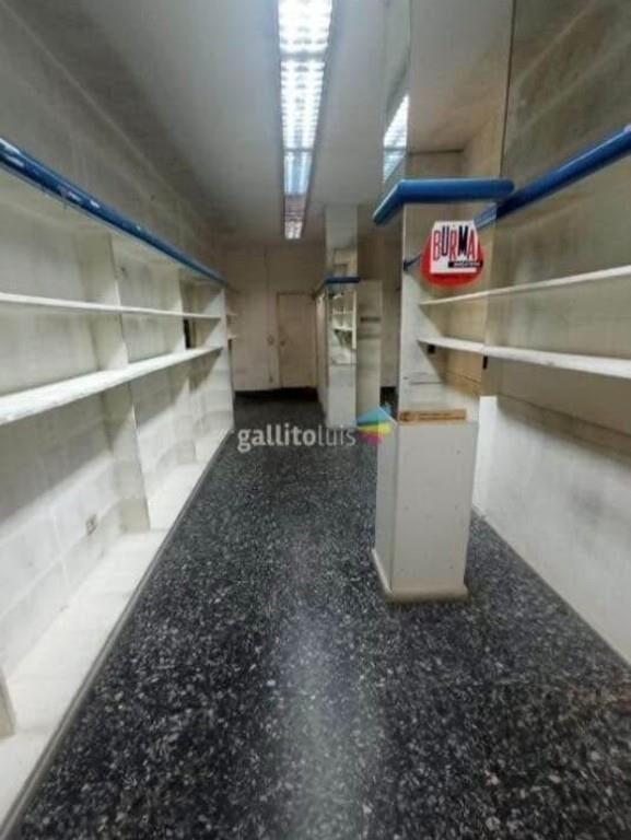 Se alquila Local en el Centro, al frente Calle Rio Negro