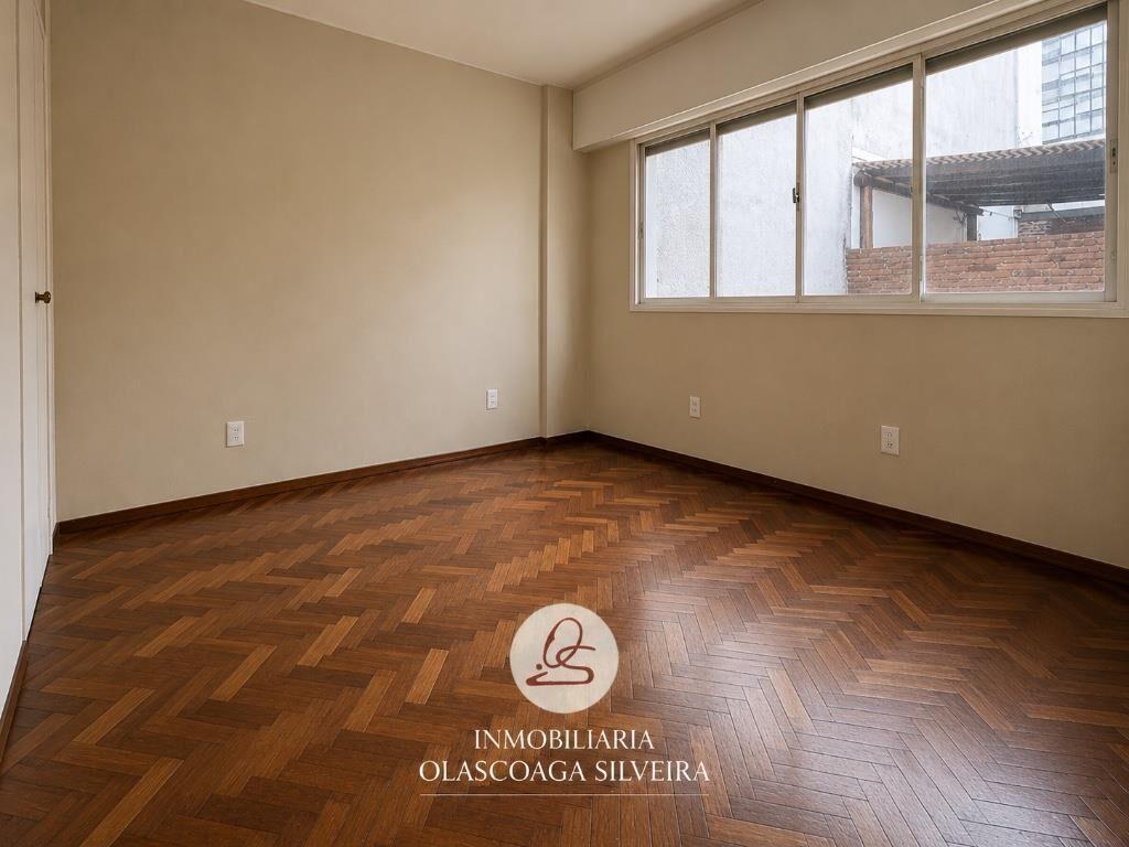 Apartamento reciclado a nuevo 3 dorm+ servicio y garage