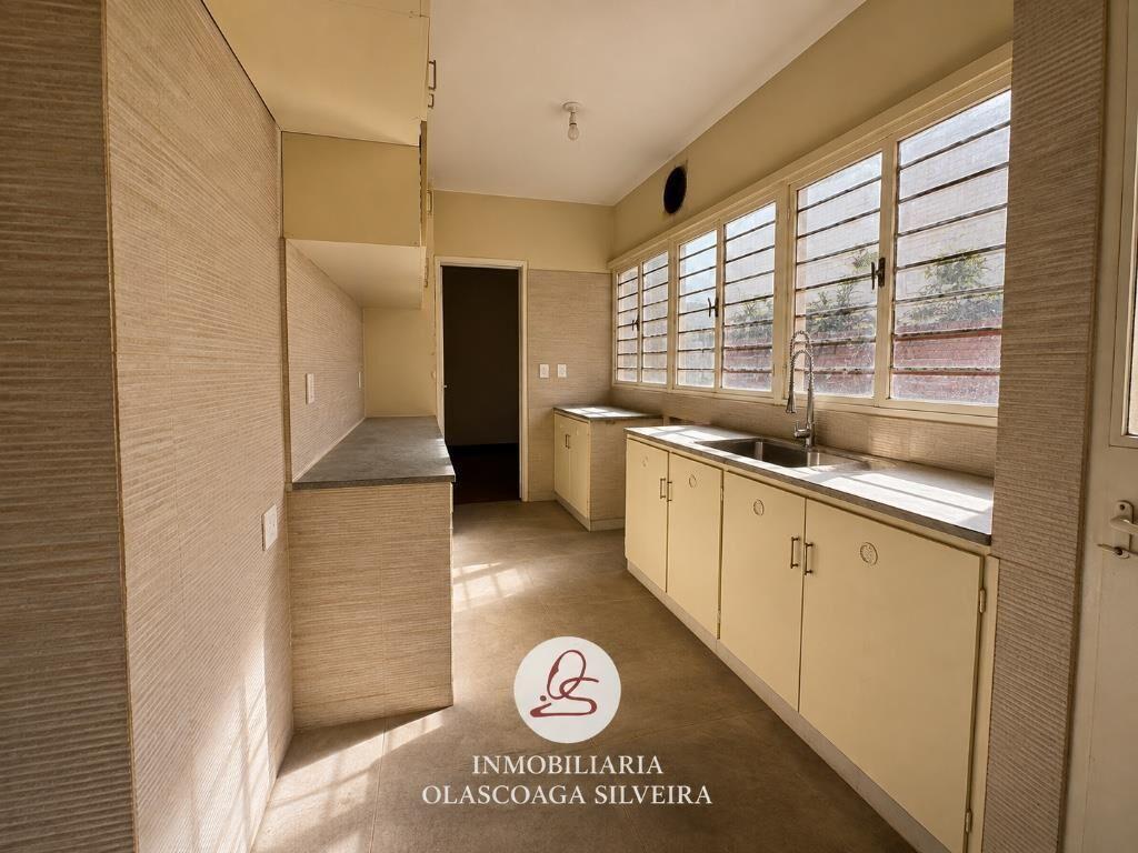 Apartamento reciclado a nuevo 3 dorm+ servicio y garage