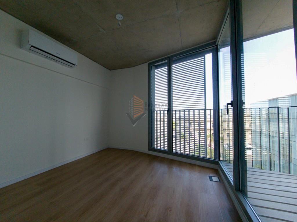 Edificio moderno, piso 6 al frente