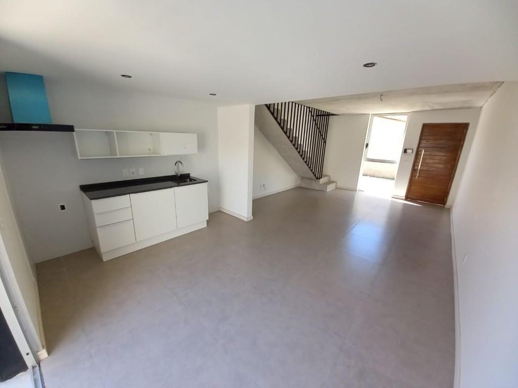 Venta Casa con Renta en Complejo Cerrado con Patio y Cochera