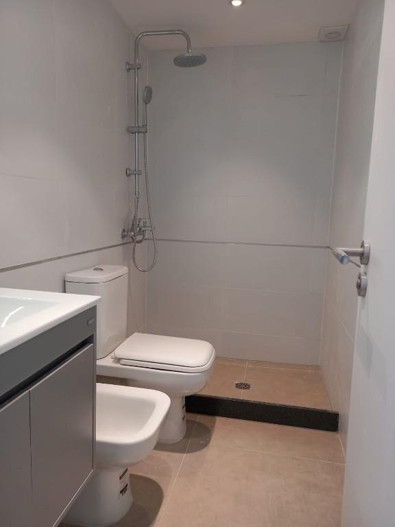 Venta Casa con Renta en Complejo Cerrado con Patio y Cochera