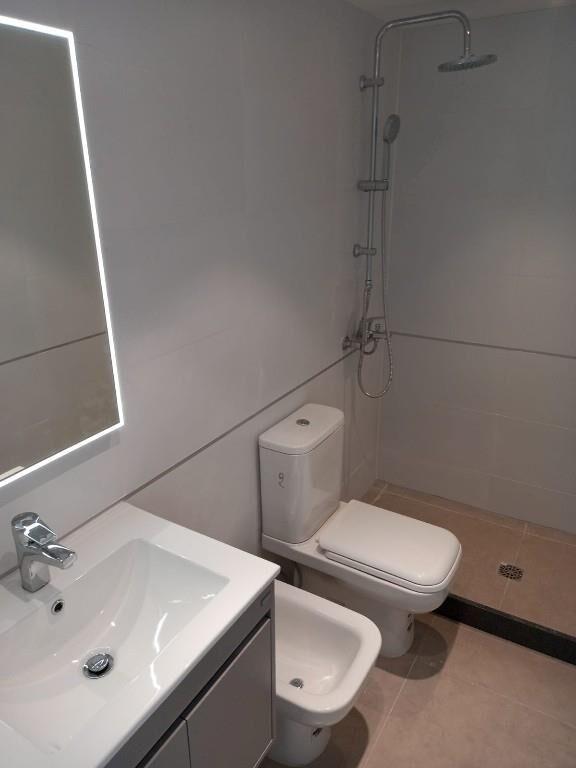 Venta Casa con Renta en Complejo Cerrado con Patio y Cochera