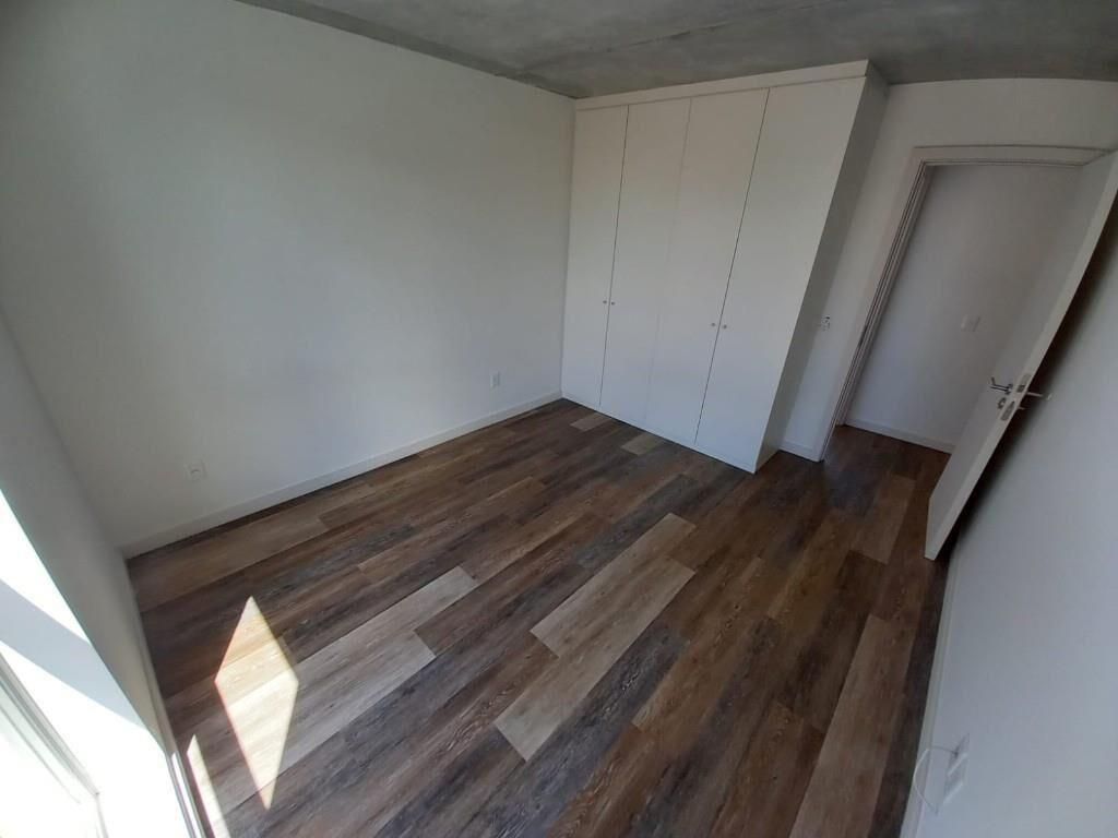 Venta Casa con Renta en Complejo Cerrado con Patio y Cochera