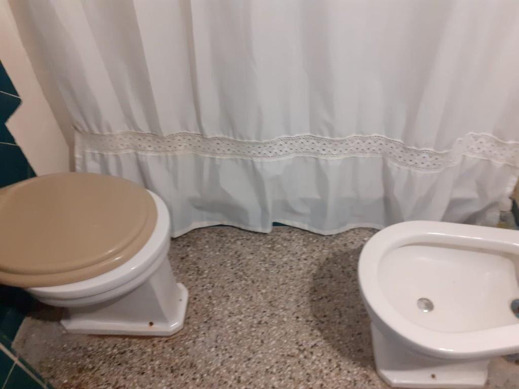 Se alquila Tipo casa, Buceo calle Ramos 1 dorm 1 baño,Patio