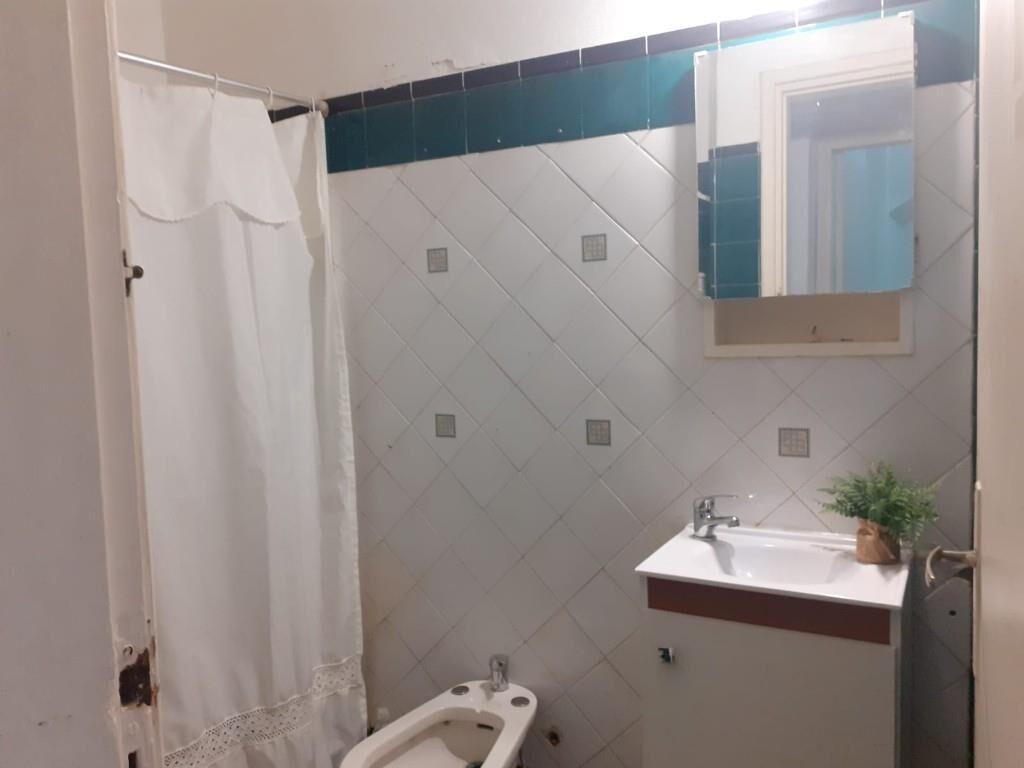 Se alquila Tipo casa, Buceo calle Ramos 1 dorm 1 baño,Patio